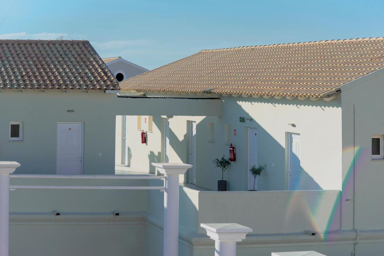 Olive Grove Beachfront Apartments & Seaview Suites (Adults Only) Кавос Экстерьер фото