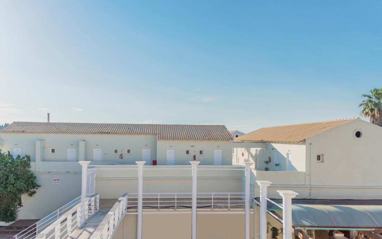 Olive Grove Beachfront Apartments & Seaview Suites (Adults Only) Кавос Экстерьер фото